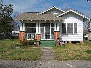 2nd image of 719 Everett St