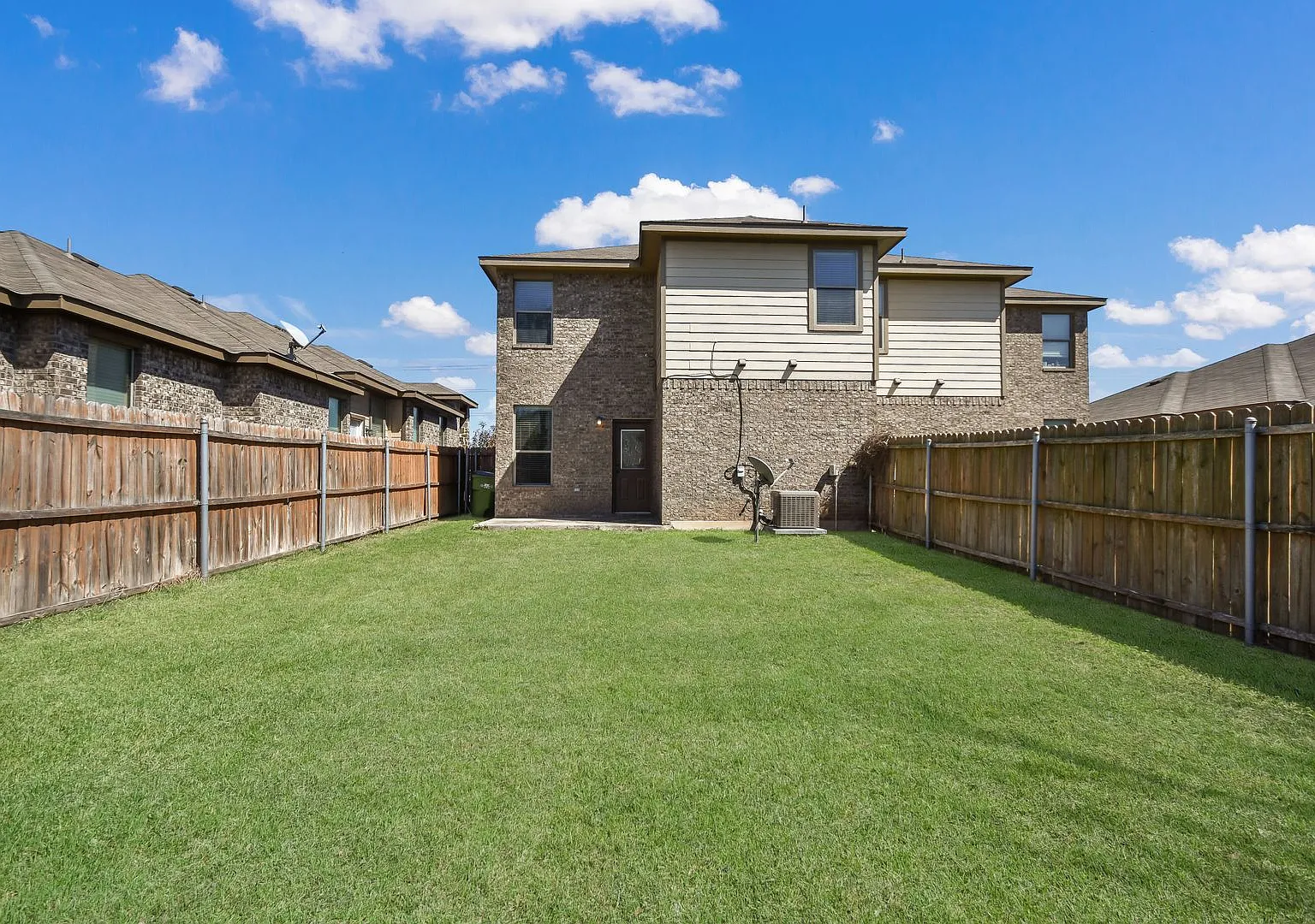 3 Bedroom Duplex Located In Hutto, Texas! — Photo 1