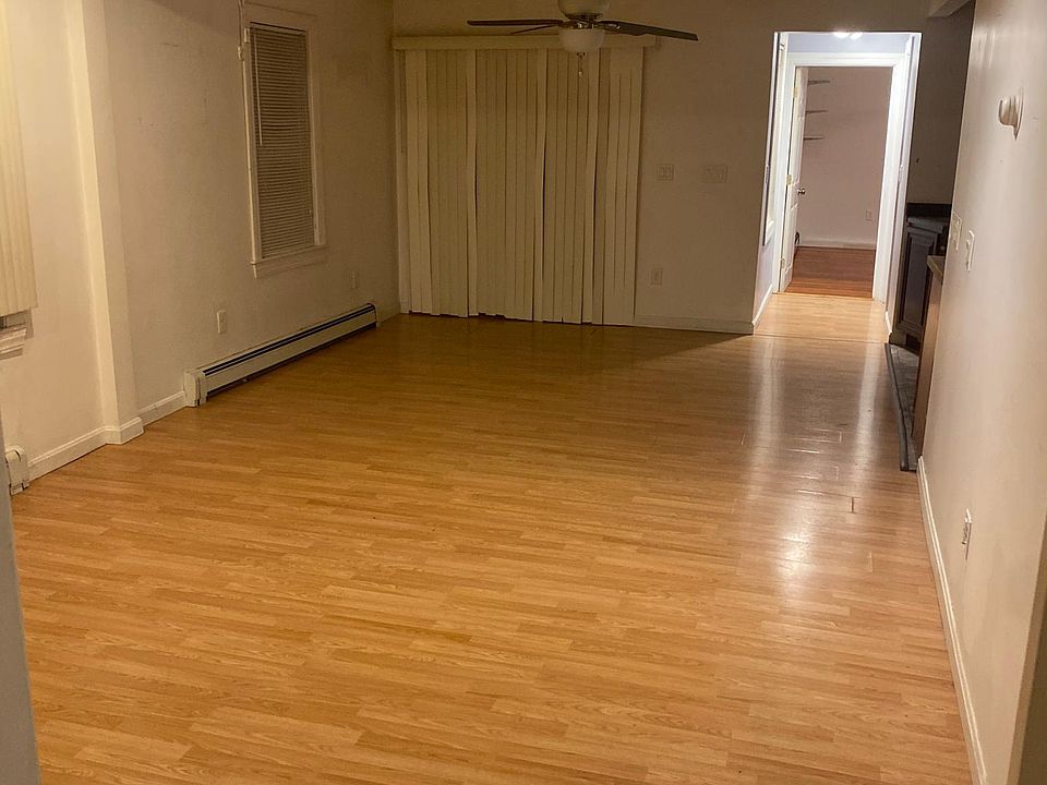 1st image of 41 Vine St Floor 1