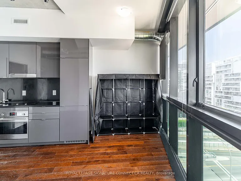 21 Lawren Harris Sq #910 — Photo 3