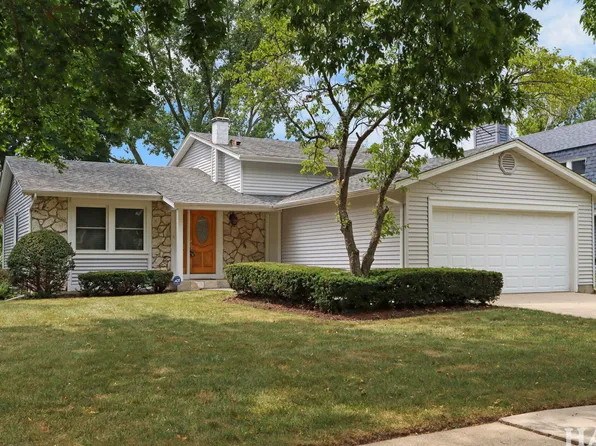 4090 N Parkside Dr, Hoffman Estates, IL 60192