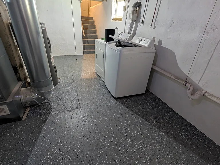 Basement - Washer/dryer machine not included with the house
*Hook-ups in the basement