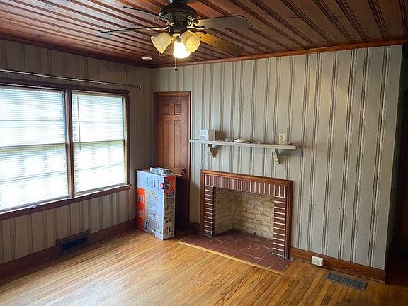 3rd image of 338 Doles Blvd