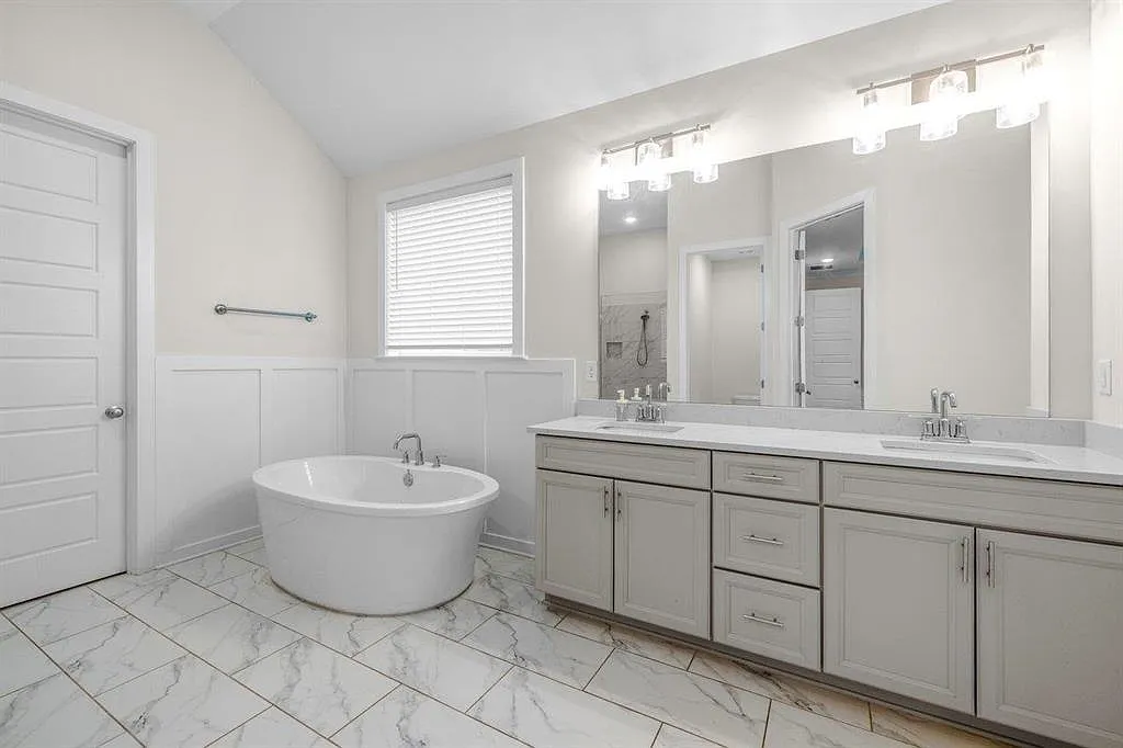 4 bed, 3.0 bath, 3280 sqft, $3,250 — Photo 2