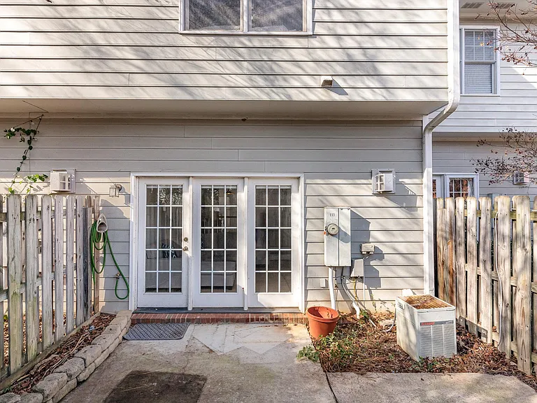 111 Ellington Oaks Ct — Photo 22
