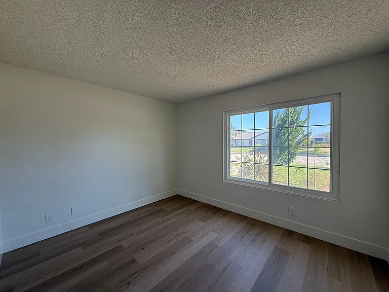 1120 Village Dr — Photo 37