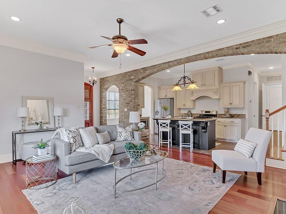 1st image of 400 Harbor Bend Blvd