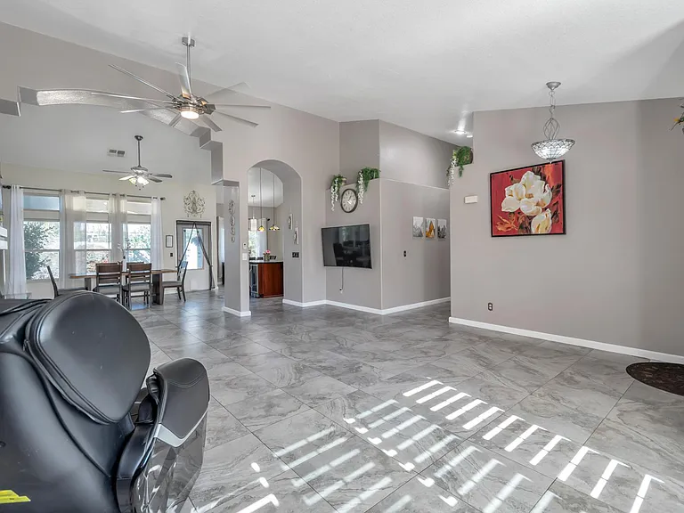 2072 W Harrison St — Photo 9