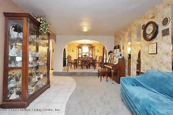 Sold by REMAX Elite | media 7