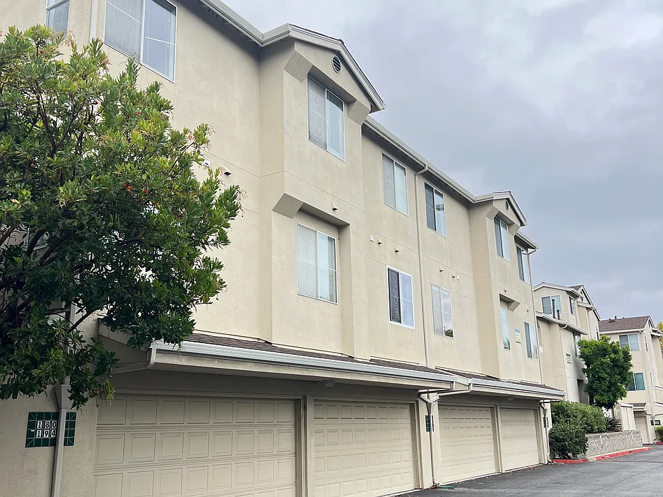 186 Everson Dr