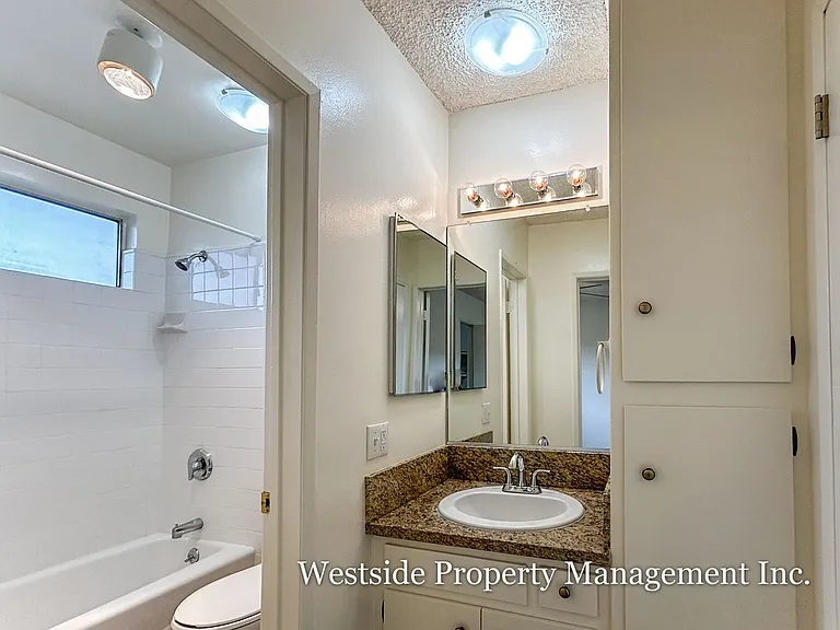 1755 Purdue Ave. — Photo 9