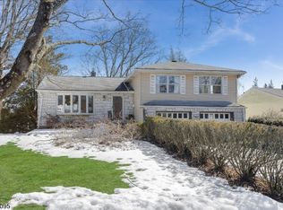 16 Tuers Pl, Montclair, NJ 07043