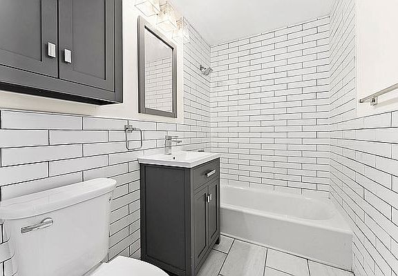 4th image of 193 Richards St APT 3