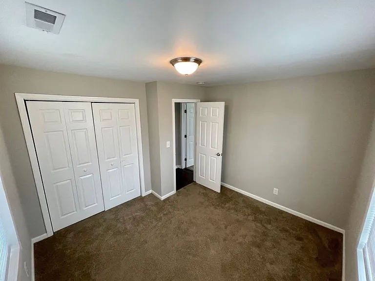 902 Elliston St #902 — Photo 4