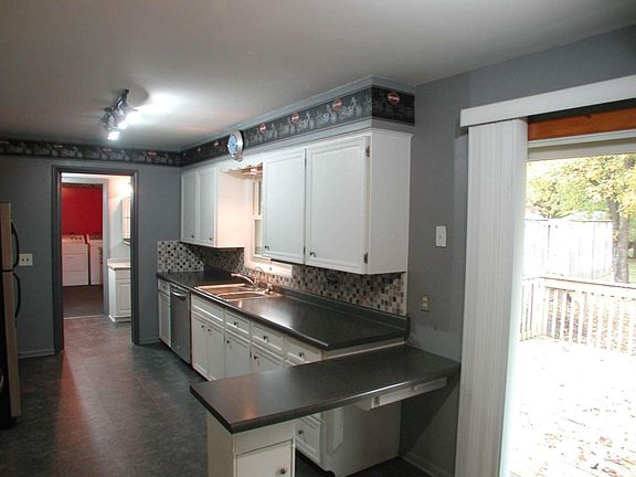 3rd image of 4109 Singel Dr SE
