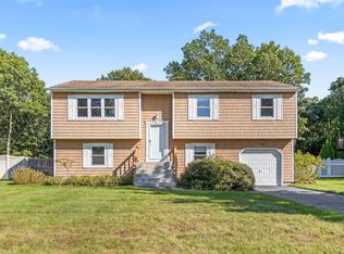 66 Sampson Ave, Ronkonkoma, NY 11749