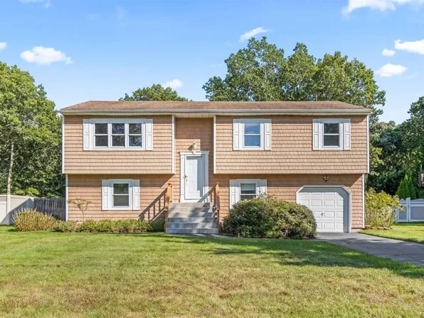 66 Sampson Avenue, Islandia, NY 11749