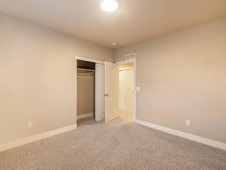 720 67th Ave — Photo 16