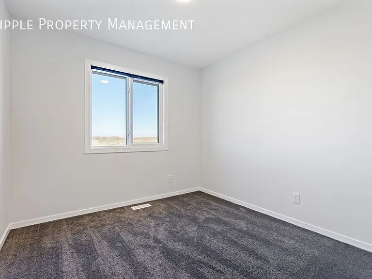 1055 Southwinds Grn SW — Photo 8