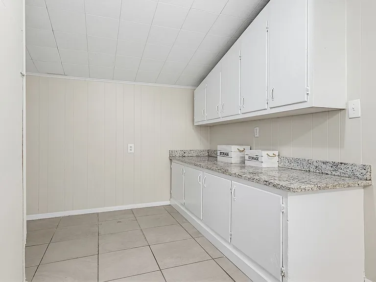 1095 Texas Pkwy — Photo 48
