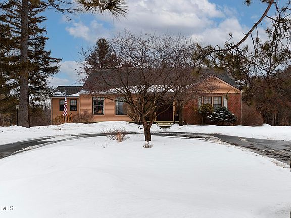 3rd image of 42 Thompson Hill Road