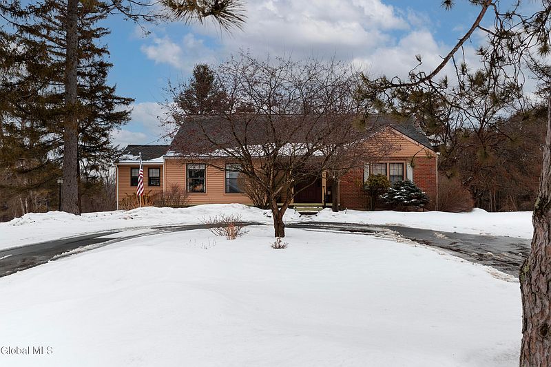 3rd image of 42 Thompson Hill Road