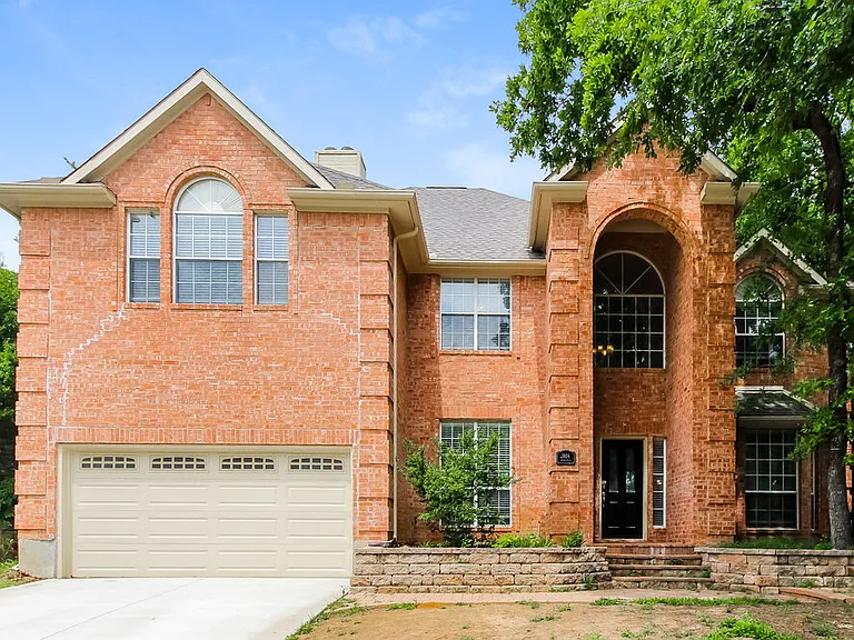 1804 Sandalwood Ln — Photo 1
