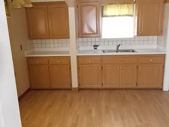 Eat-in Kitchen
