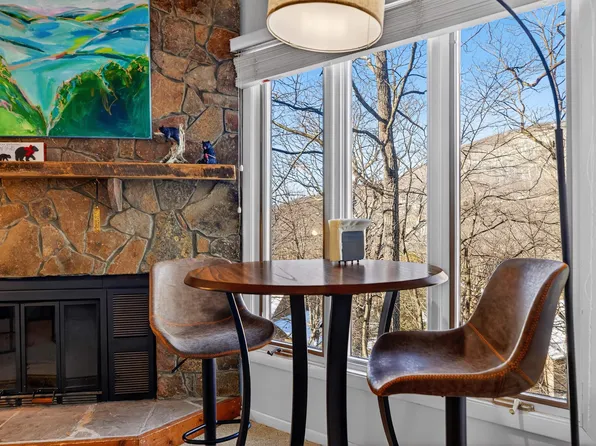 775 Laurelwood #775, Roseland, VA 22967