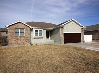 5934 Chatsworth Ln, Lincoln, NE 68516