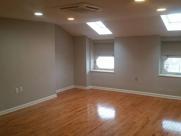 247 Warren St #7 — Photo 7