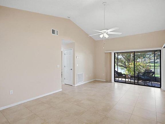 5th image of 214 SOUTHAMPTON DRIVE #327