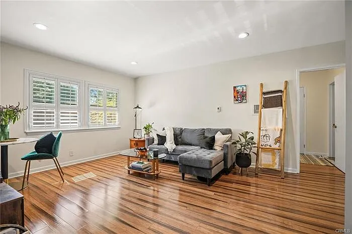 2 bed, 1.5 bath, 906 sqft, $3,000 — Photo 3