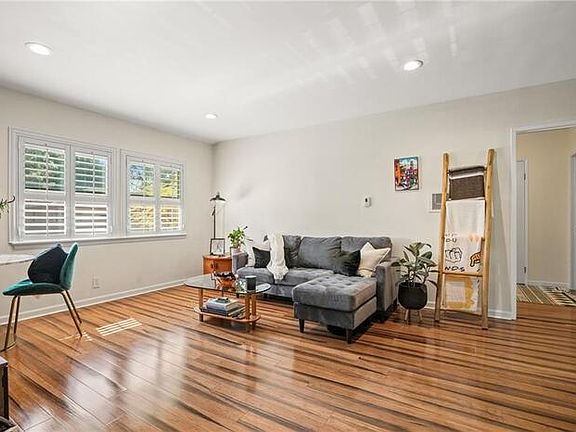3rd image of 5841 Bowcroft St Unit 4