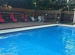 7042 Bridgewood Rd, Clemmons, NC 27012