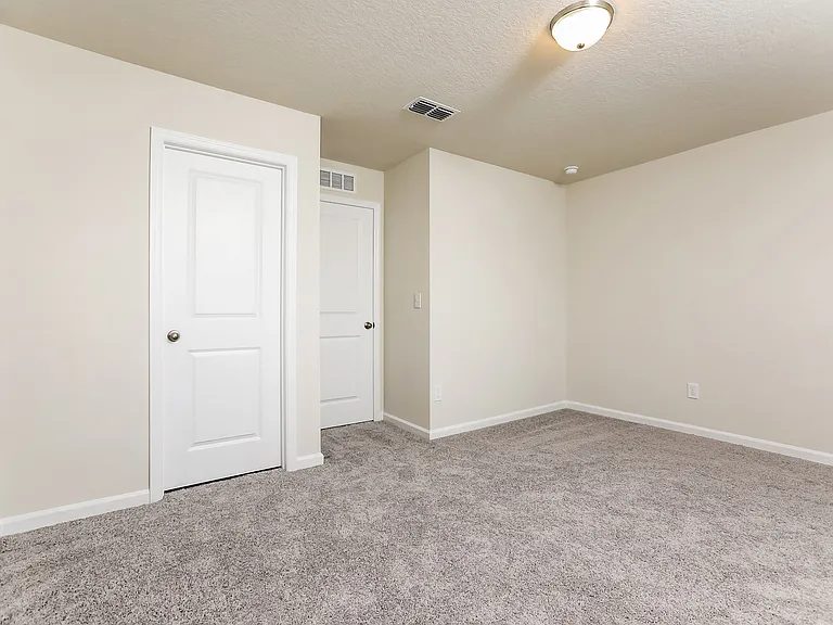 Lincoln Oaks — Photo 18