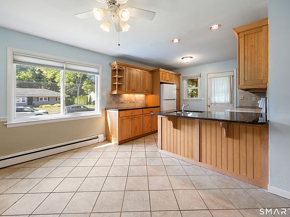 4th image of 46 East Maxwell Drive