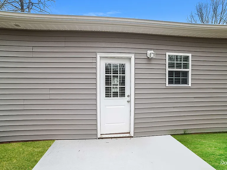 2048 Claxton Dr — Photo 12