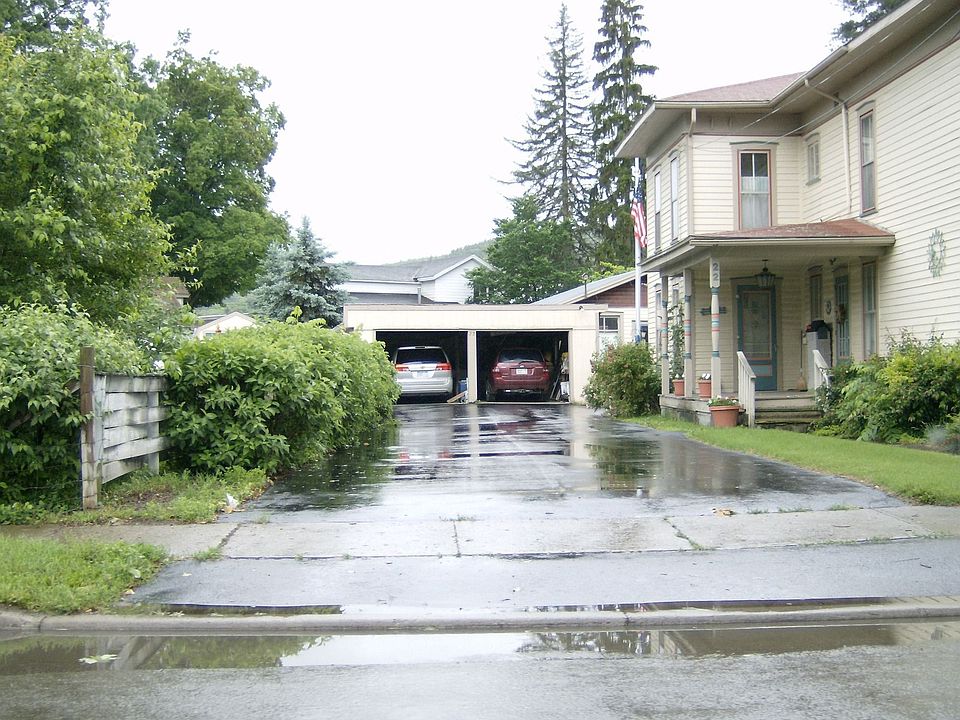 2nd image of 22 Steuben St