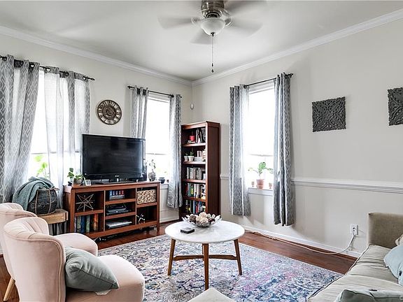 3rd image of 1118 W 26th St