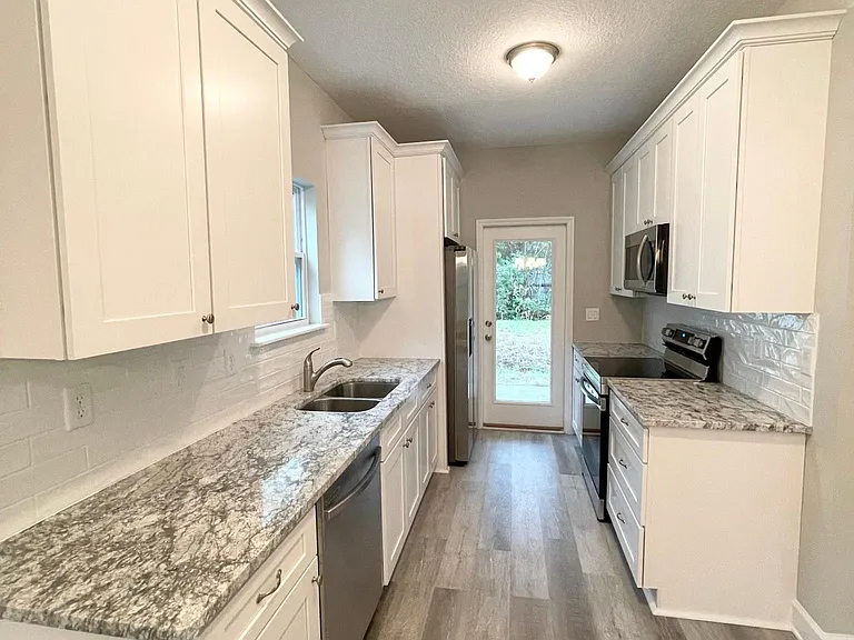 895 Collier Blvd — Photo 3