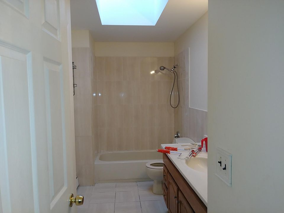 Large Full Bathroom with Skylight