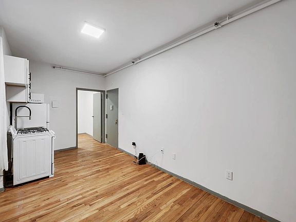 4th image of 239 W 63rd St APT 1G