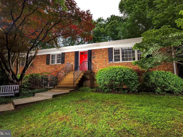 9908 Minburn St, Great Falls, VA 22066