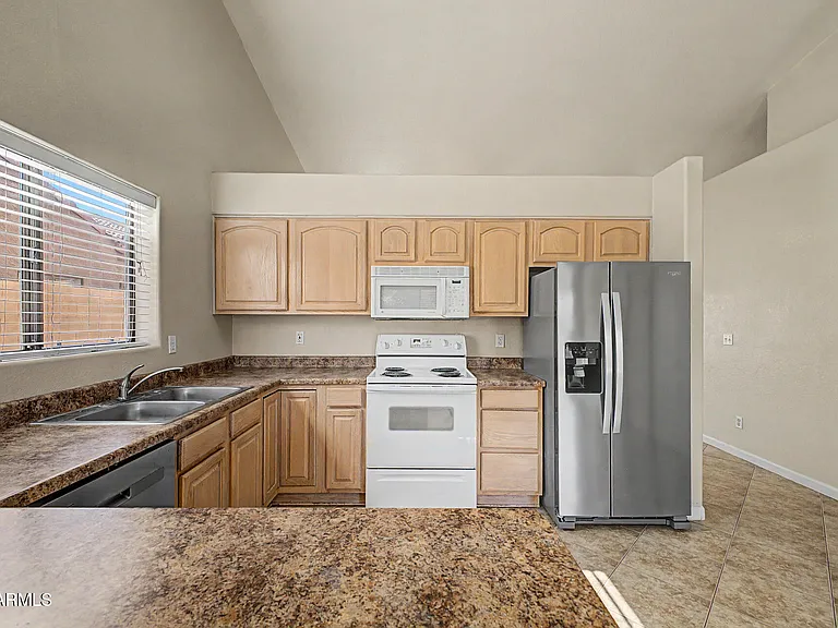 1913 E Marquette Dr — Photo 9
