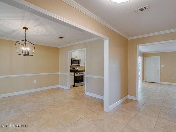 4th image of 309 White Harbor Rd