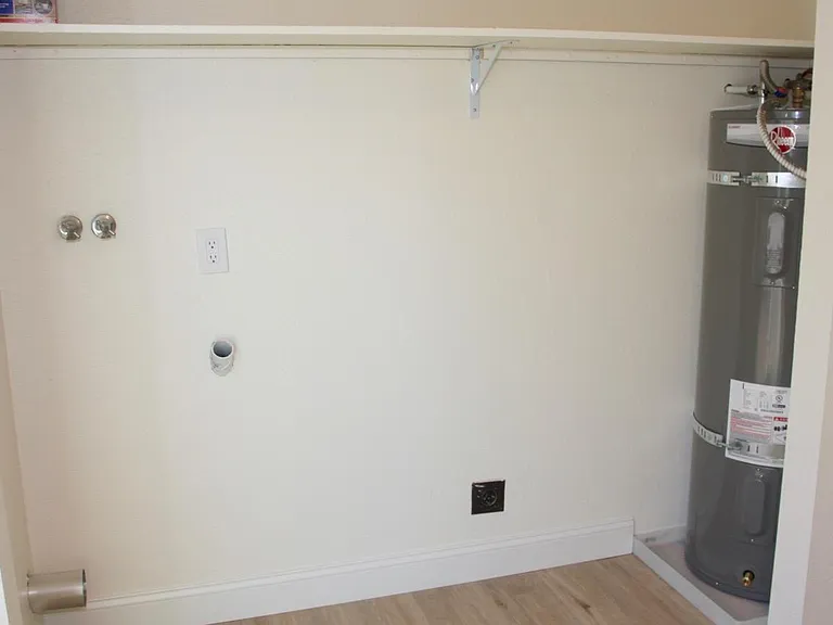 225 SW Kalmia St #A — Photo 10