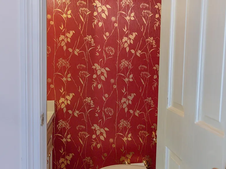 817 Botetourt Gdns — Photo 23