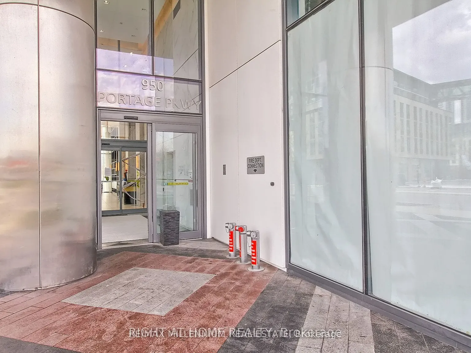 4 bed, $2,399 — Photo 2