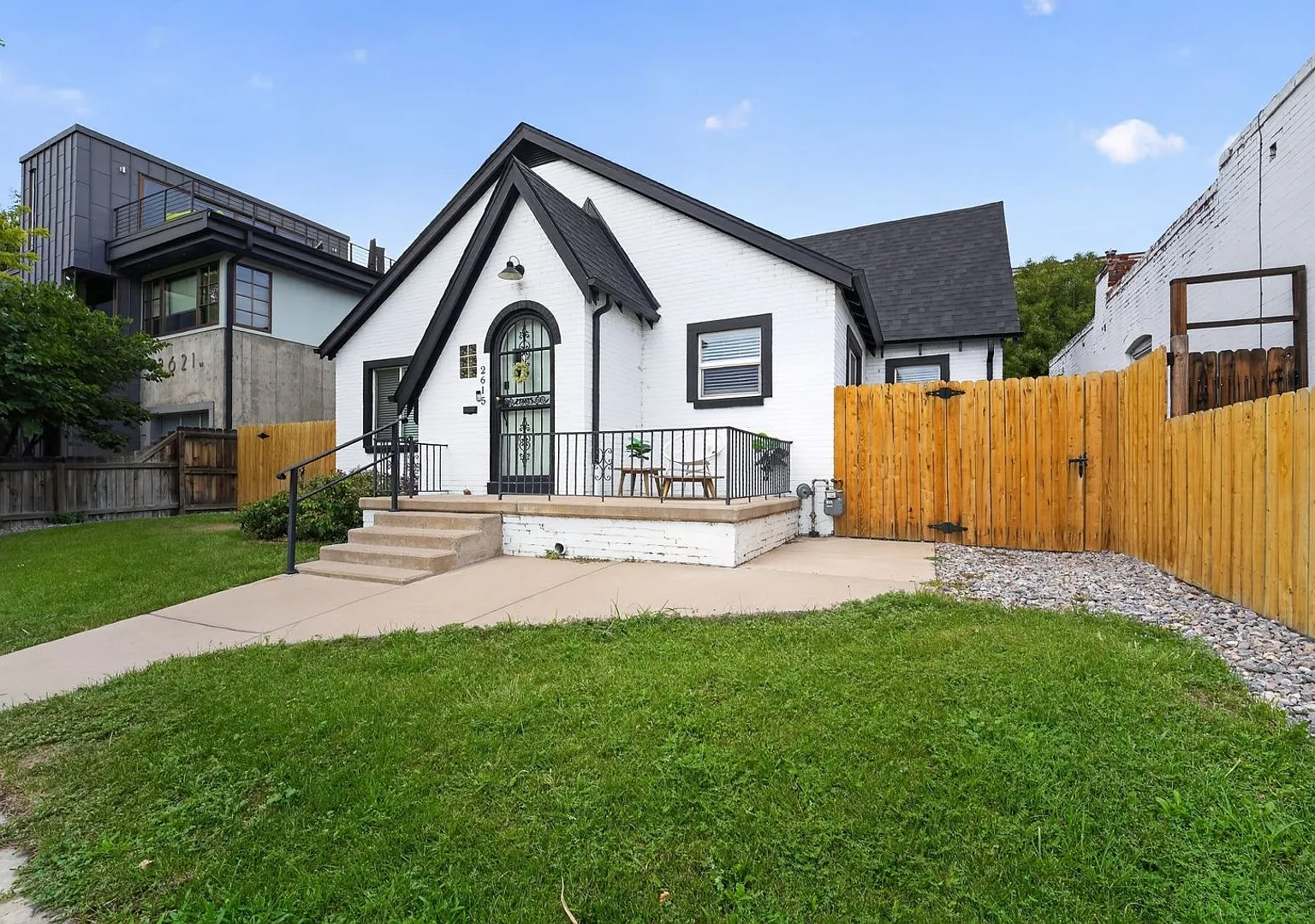 Spacious 4BR House in Denver — Photo 2